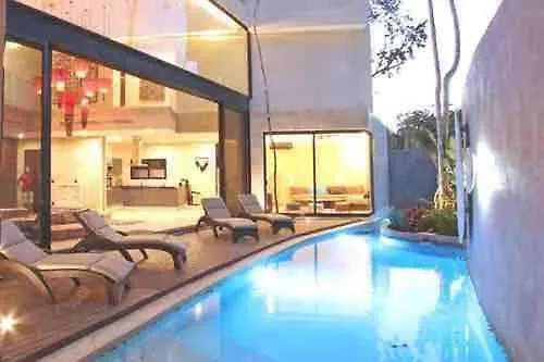 Holiday home Designer Luxury With Private Pool Oasis *