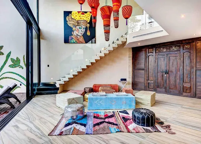 Designer Luxury With Private Pool Oasis Holiday home *
