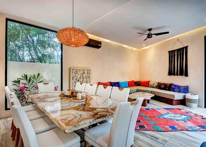 Designer Luxury With Private Pool Oasis Holiday home