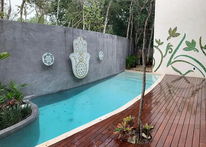Holiday home Designer Luxury With Private Pool Oasis *