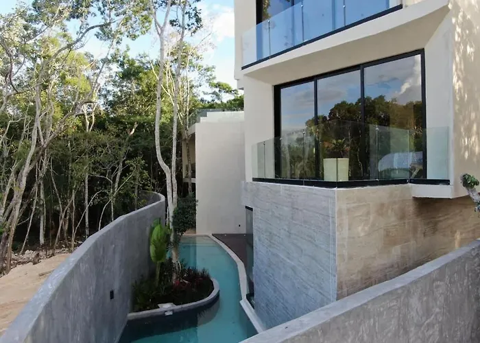 Designer Luxury With Private Pool Oasis *
