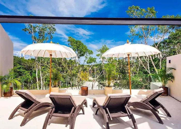 Designer Luxury With Private Pool Oasis