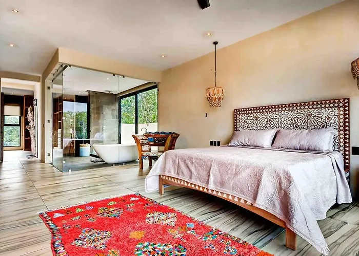 Designer Luxury With Private Pool Oasis Holiday home