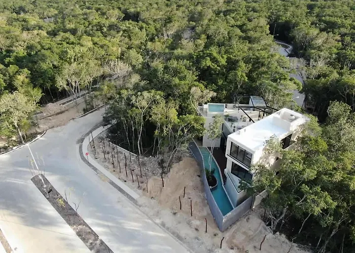 Holiday home Designer Luxury With Private Pool Oasis *