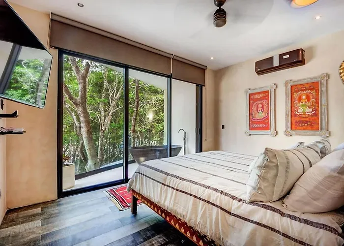 Designer Luxury With Private Pool Oasis Holiday home