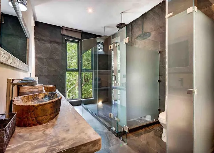Holiday home Designer Luxury With Private Pool Oasis