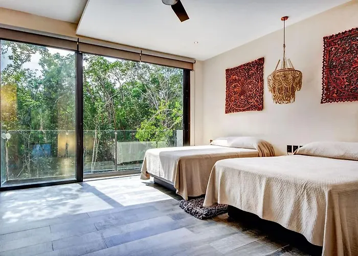 Designer Luxury With Private Pool Oasis Holiday home