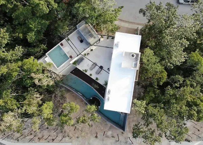 Holiday home Designer Luxury With Private Pool Oasis *